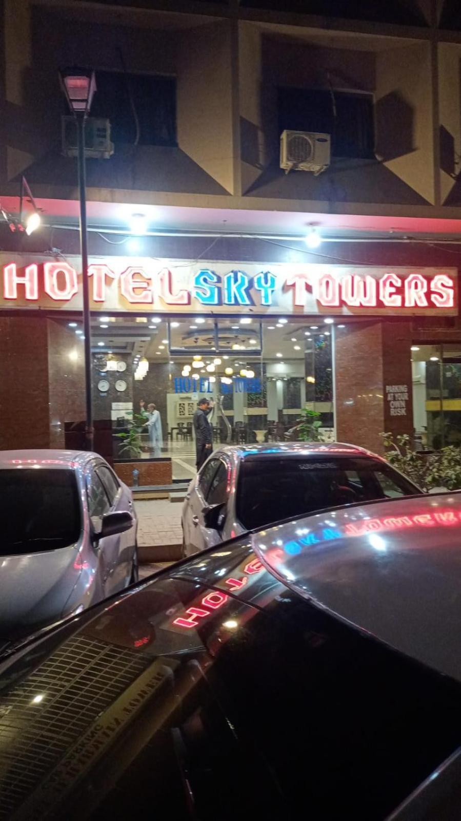 Hotel Sky Towers Karachi Exteriör bild